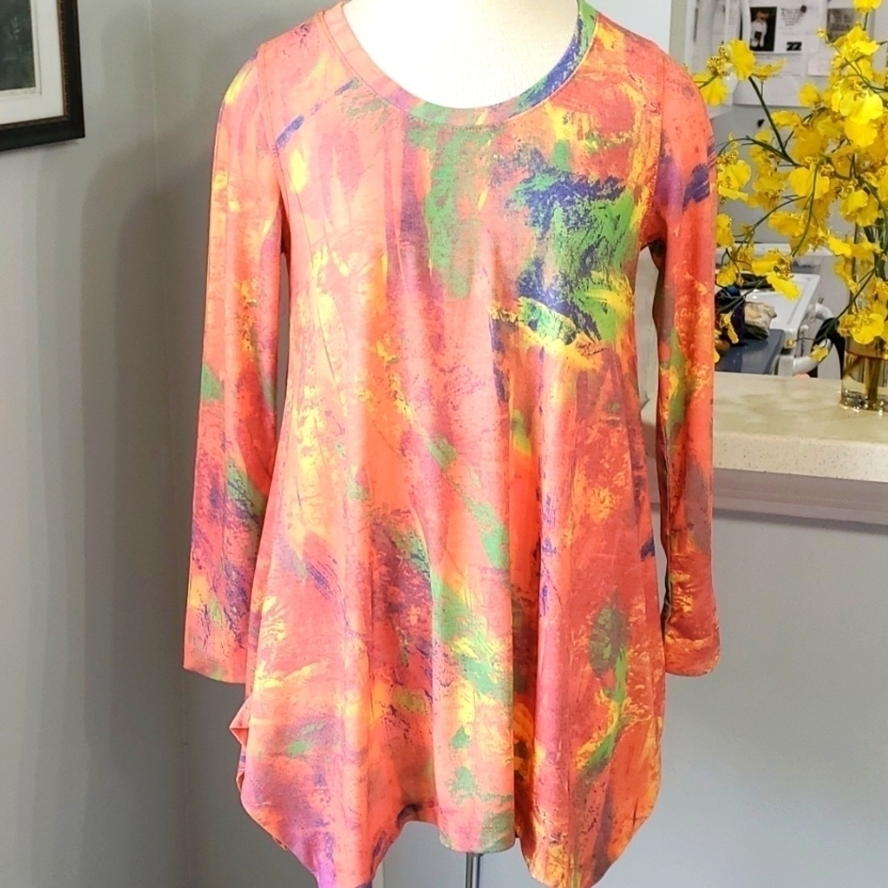 PHILOSOPHY OVERSIZED TOP,‎ size small. Color is summer brushstrokes. ☀️